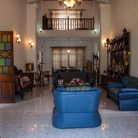 Antique Tourist Lodge Kandy Exteriör bild